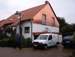 Spenglerarbeiten an der Fassade mit Kupfer nach der Bearbeitung.
